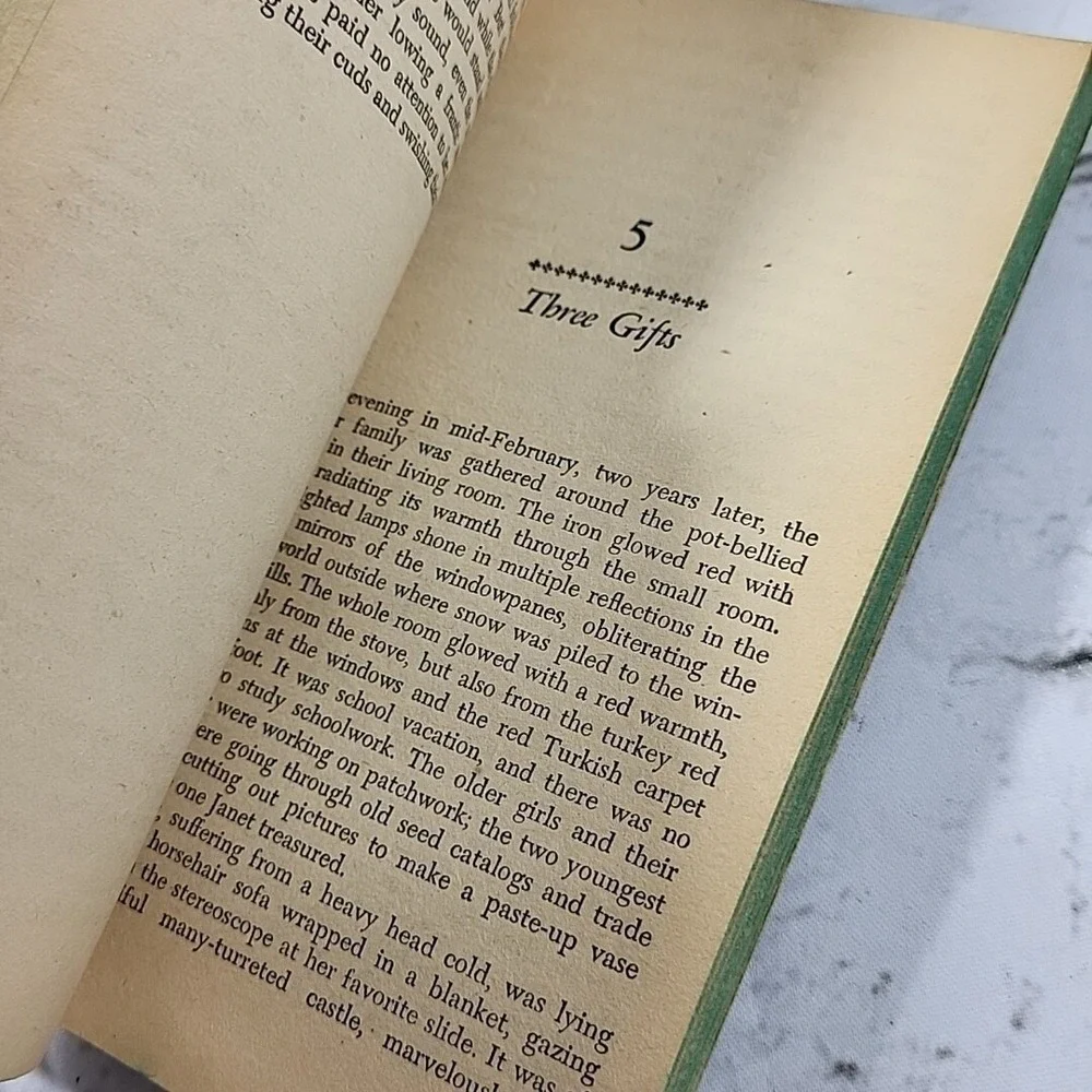 The‎ Queen of Spells Dahlov Ipcar Vintage Fantasy PB 1st laurel (1975)